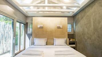 2 chambres, coffres-forts dans les chambres, bureau