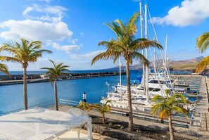 Marina - *LUXURY VILLA* Heated Pool, Gardens, Views, WiFi & PS4 (Playa Blanca)