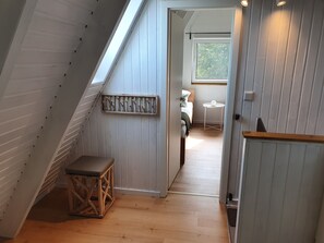 2 habitaciones, tabla de planchar con plancha y cuna de viaje 