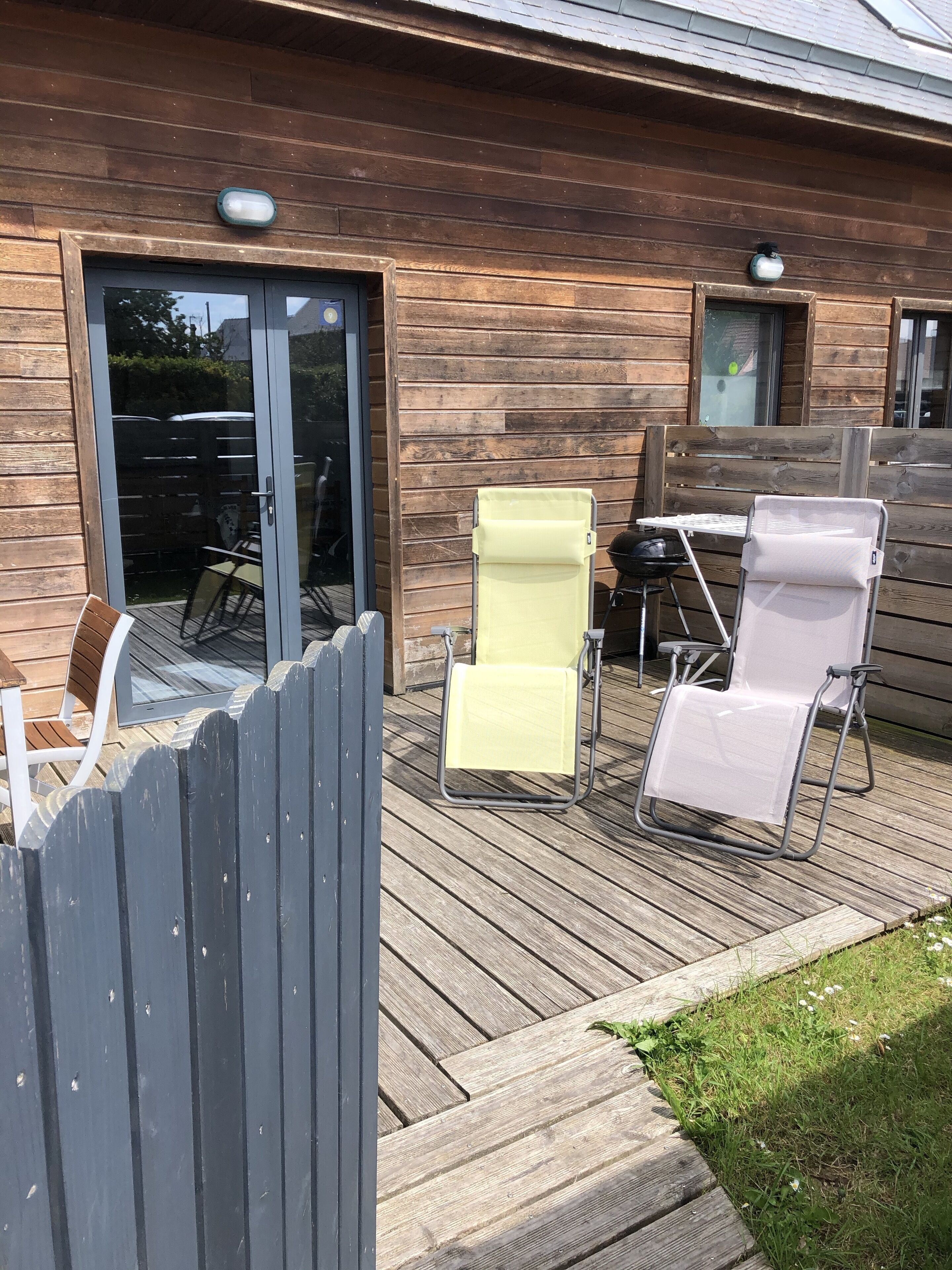 Small chalet 4 people 300 m from the page and shops