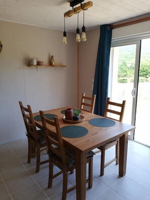 Dining - Comfortable gîtes in the Gorges du Verdon (Castellane)