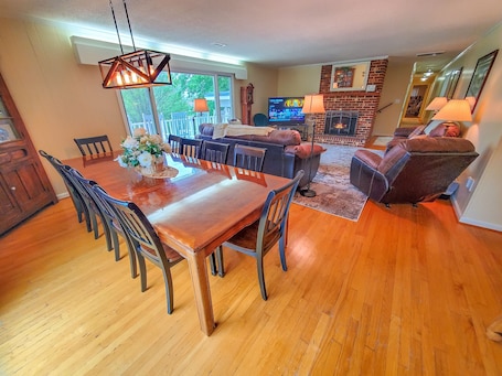 Interior. Grapevine Retreat - 8BR/5.5BA with Mtn Views, Close to West Jefferson,