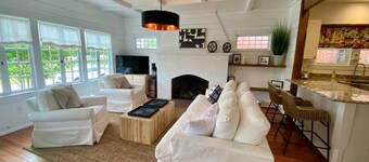 Hummingbird Cottage - Chesapeake Properties