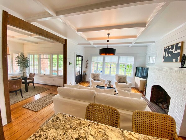 TV, DVD player, books, stereo