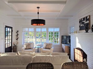 TV, DVD player, books, stereo