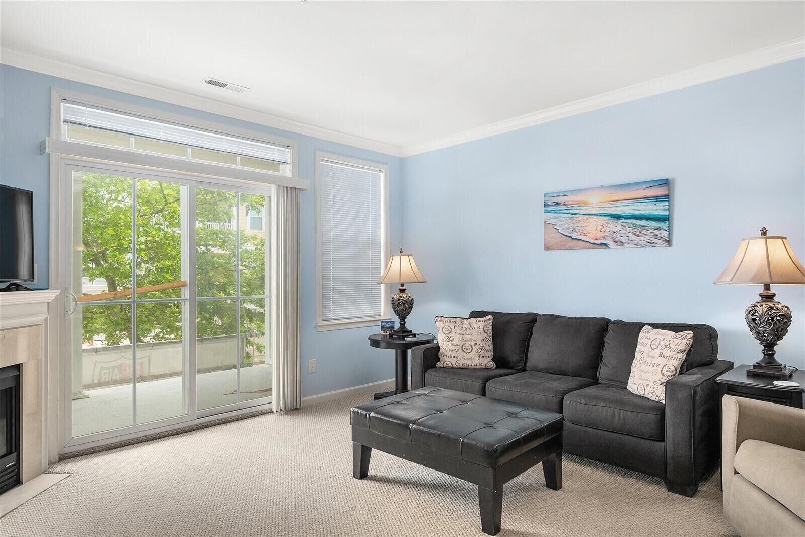 Televisión y chimenea 