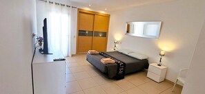 3 chambres, fer et planche à repasser, lit parapluie, Wi-Fi gratuit