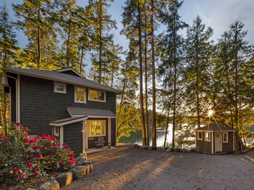 Waterfront! Beach Access! (HBH)