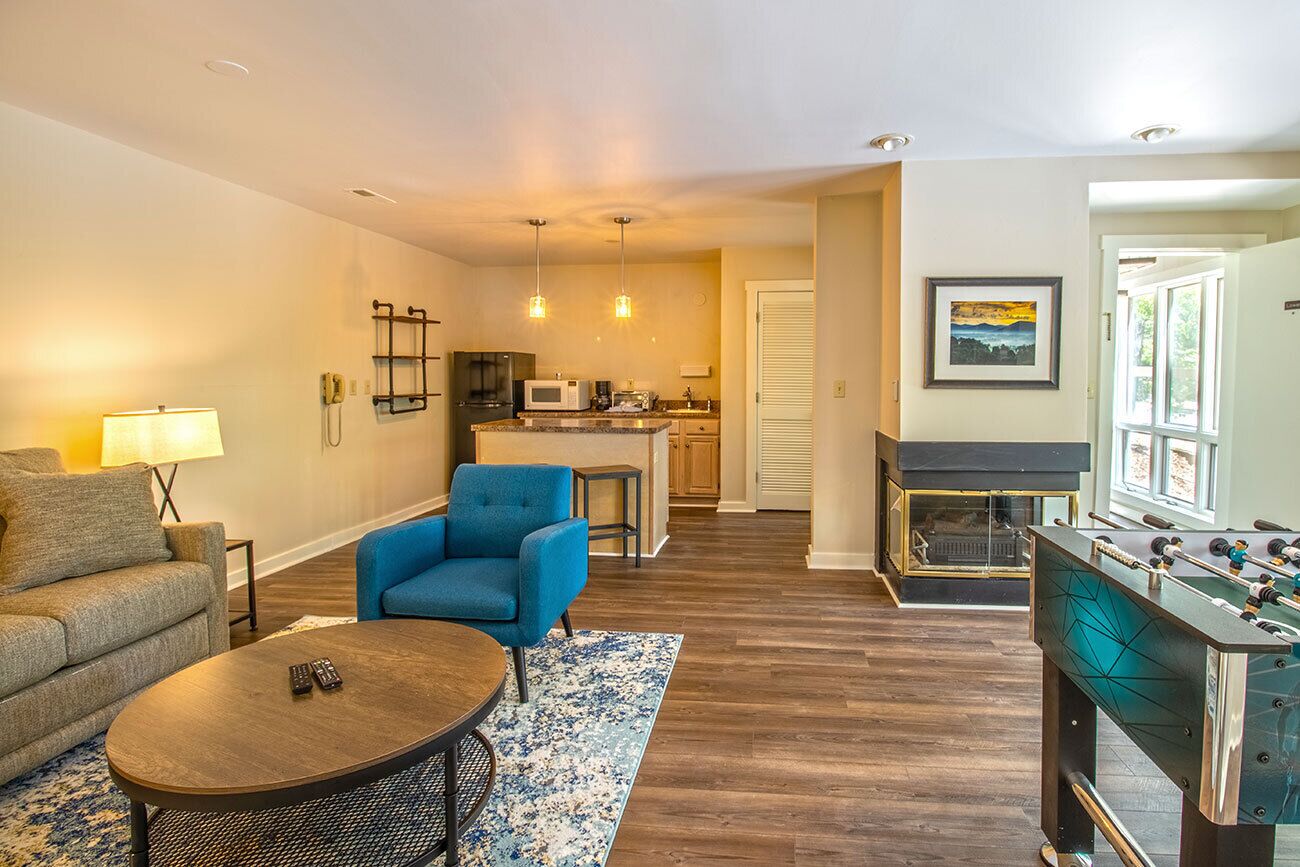 Resort home, Private Foosball Table, Jacuzzi tubs, & Dog-Friendly!