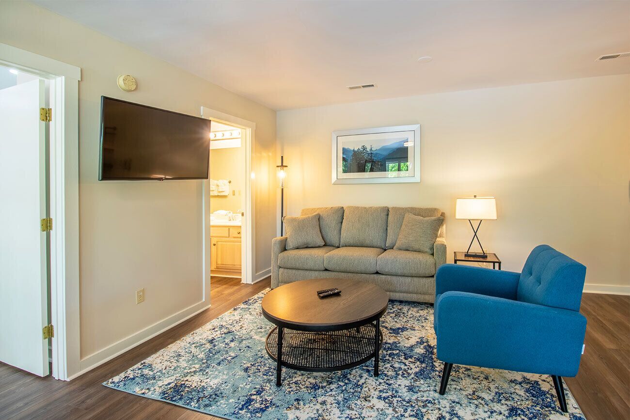 Resort home, Private Foosball Table, Jacuzzi tubs, & Dog-Friendly!