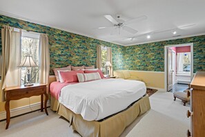 3 bedrooms, travel cot, WiFi, bed sheets