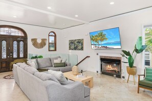 TV, fireplace