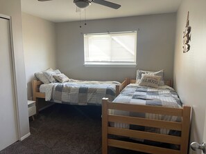 2 bedrooms, iron/ironing board, free WiFi, bed sheets