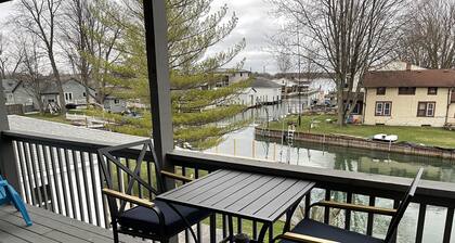 Adorable 2 Bdrm Vacation Rental Located On Canal