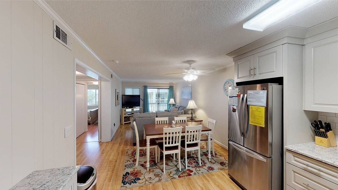 Beautifully decorated beach condo in downtown Isle of Palms