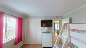 2 slaapkamers, een strijkplank/strijkijzer, gratis wifi, beddengoed
