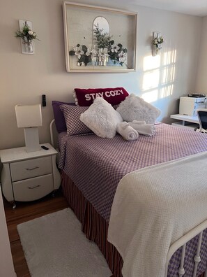 2 bedrooms, desk, iron/ironing board, free WiFi