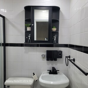 Combined shower/tub, hair dryer, towels, soap