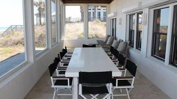 House, 4 Bedrooms | Meeting facility