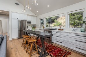 House, 1 Bedroom | Private kitchen | Fridge, microwave, oven, coffee/tea maker