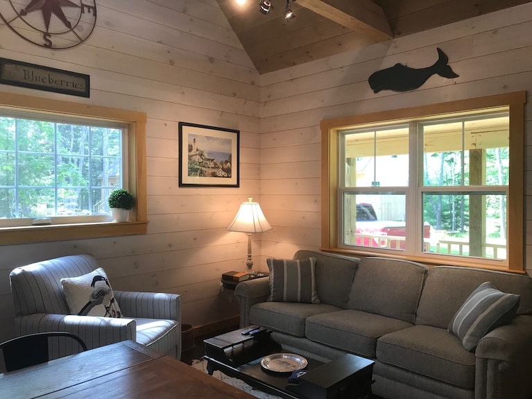 Our Premier Cottage - Laundry, Large, Luxurious King Bedroom, Pets Free - Round Pond, ME