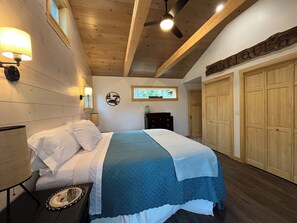 3 Schlafzimmer, Schreibtisch, Bügeleisen/Bügelbrett, Reisekinderbett