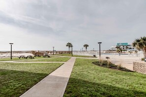 Condo, 1 Bedroom | Property grounds