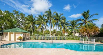 Balcony, Pool, & Pet Friendly - The Trinidad