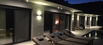 Villa Helena Summary: