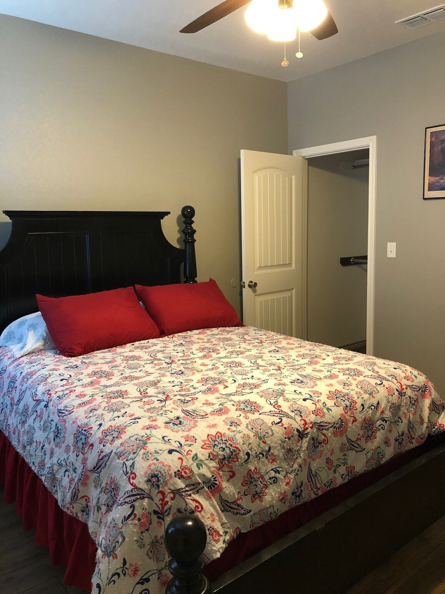 The Howdy, Apartment C, Building 2