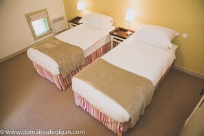 7 chambres, fer et planche à repasser, lit parapluie, Wi-Fi