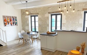 Dining - Charmant Appartement Lumineux au Coeur du Village ! (La Flotte)