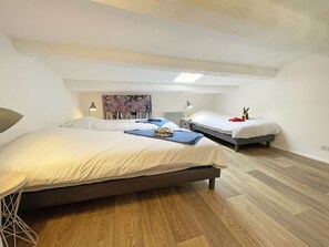2 bedrooms, iron/ironing board, free WiFi