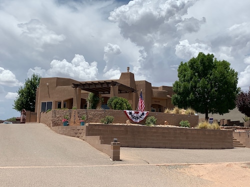 Kelly’s Casita with gated off road parking.  Private, quiet, clean, comfortable.