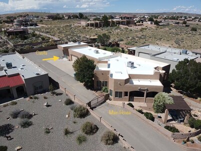 Kelly’s Casita with gated off road parking.  Private, quiet, clean, comfortable.