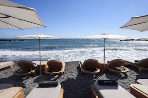 Private beach nearby, black sand, beach umbrellas, beach towels