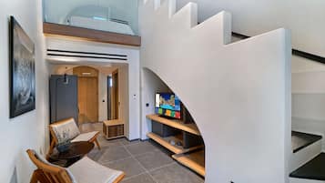 Minibar, coffres-forts dans les chambres, bureau, rideaux occultants