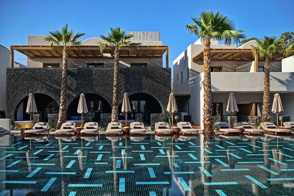 Seasonal outdoor pool, open 10:00 AM to 7:00 PM, pool umbrellas - Radisson Blu Zaffron Resort, Santorini (Santorini)