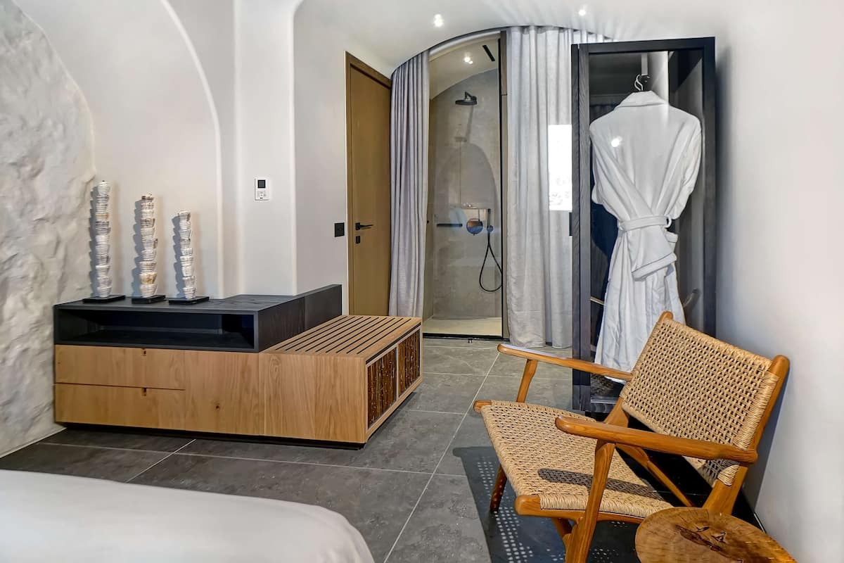 1 bedroom, in-room safe, desk, blackout drapes