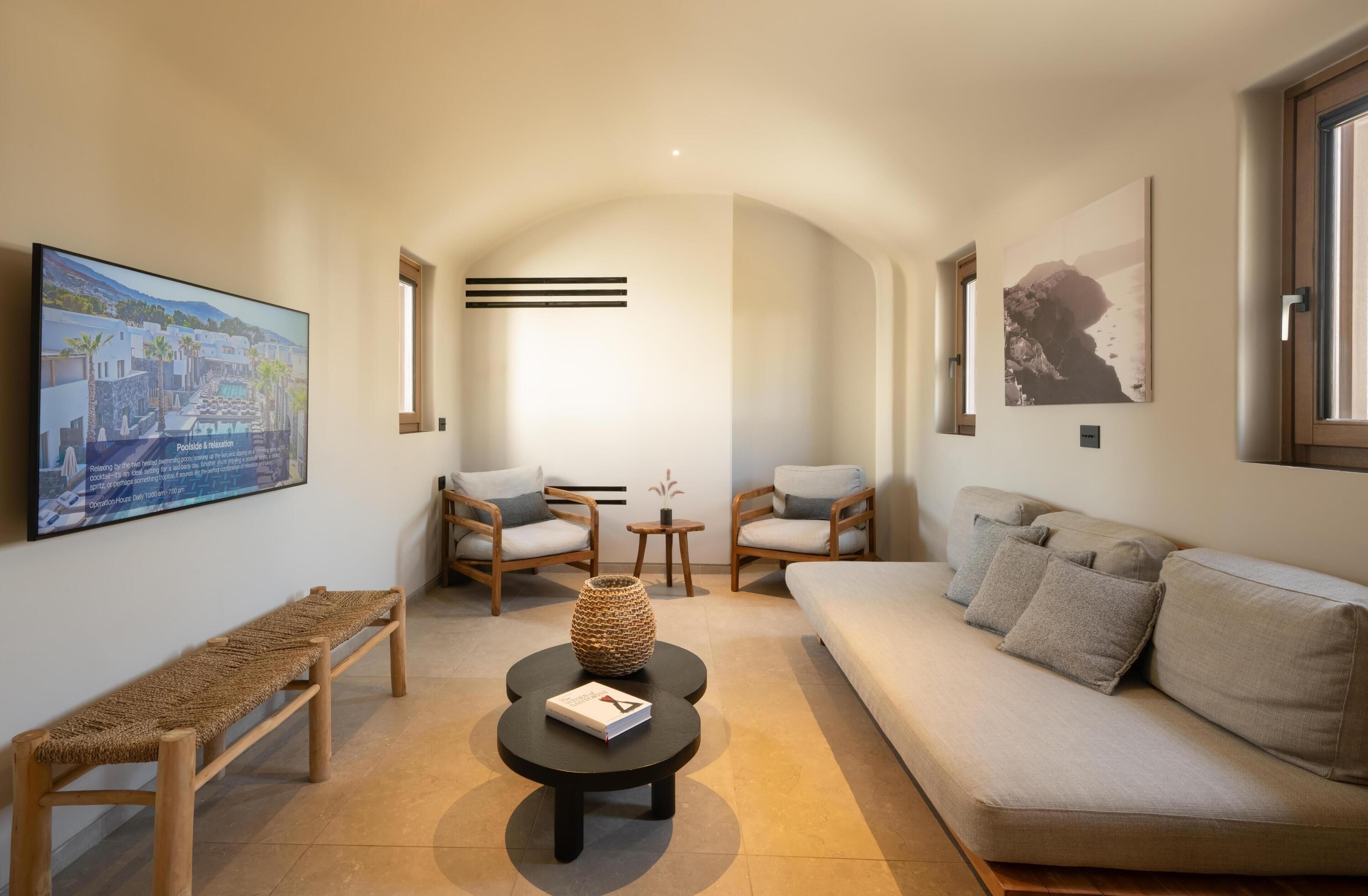 Suite, 1 Bedroom | Minibar, in-room safe, desk, blackout drapes