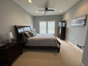 2 bedrooms, iron/ironing board, travel cot, free WiFi