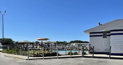 Gorgeous Waterfront Condo on Spring Lake with Pool Access