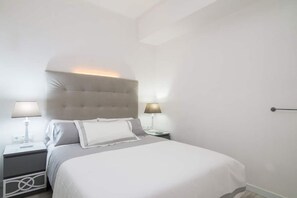 2 chambres, bureau, fer et planche à repasser, accès à Internet