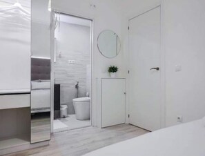 2 bedrooms, desk, iron/ironing board, Internet - BY DAYS  CLOSE TO FCB STADIUM, NICE & CONFORTABLE WITH A FREE PARKING SPACE (Barcelona)