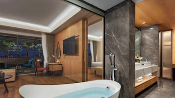 Deep-soaking bathtub