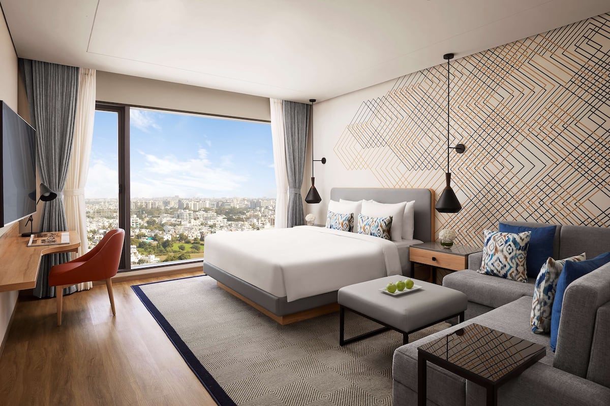In-room safe, desk, laptop workspace, soundproofing