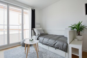 Iron/ironing board, free WiFi, bed sheets