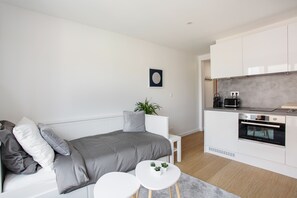 Een strijkplank/strijkijzer, gratis wifi, beddengoed