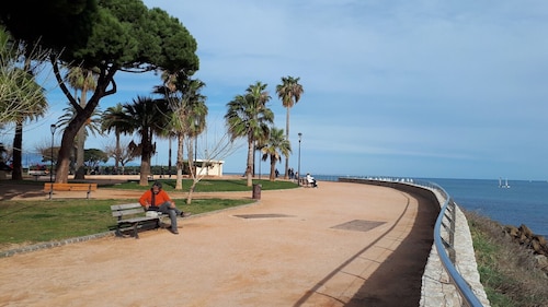 Studio tout confort, 2 minutes à pied des plages, 