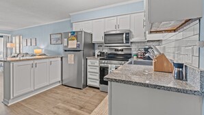 Coffee/tea maker, fridge, microwave, oven - Ocean Forest Villas 114A - Charming 2 Bed/2 Bath Condo in Myrtle Beach, Outdoor pool, Kiddie Pool (Myrtle Beach)